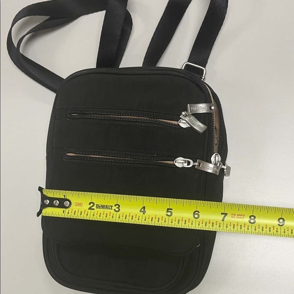 Baggallini Black Messenger Bag unisex item - Picture 12 of 13